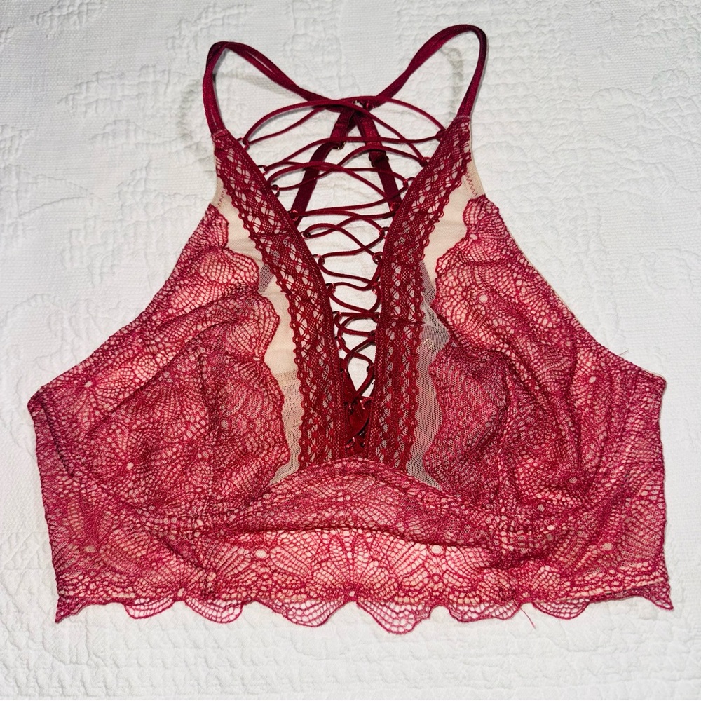 Victoria's Secret Very Sexy Bralette Size Small Crochet Lace Detailing Wireless